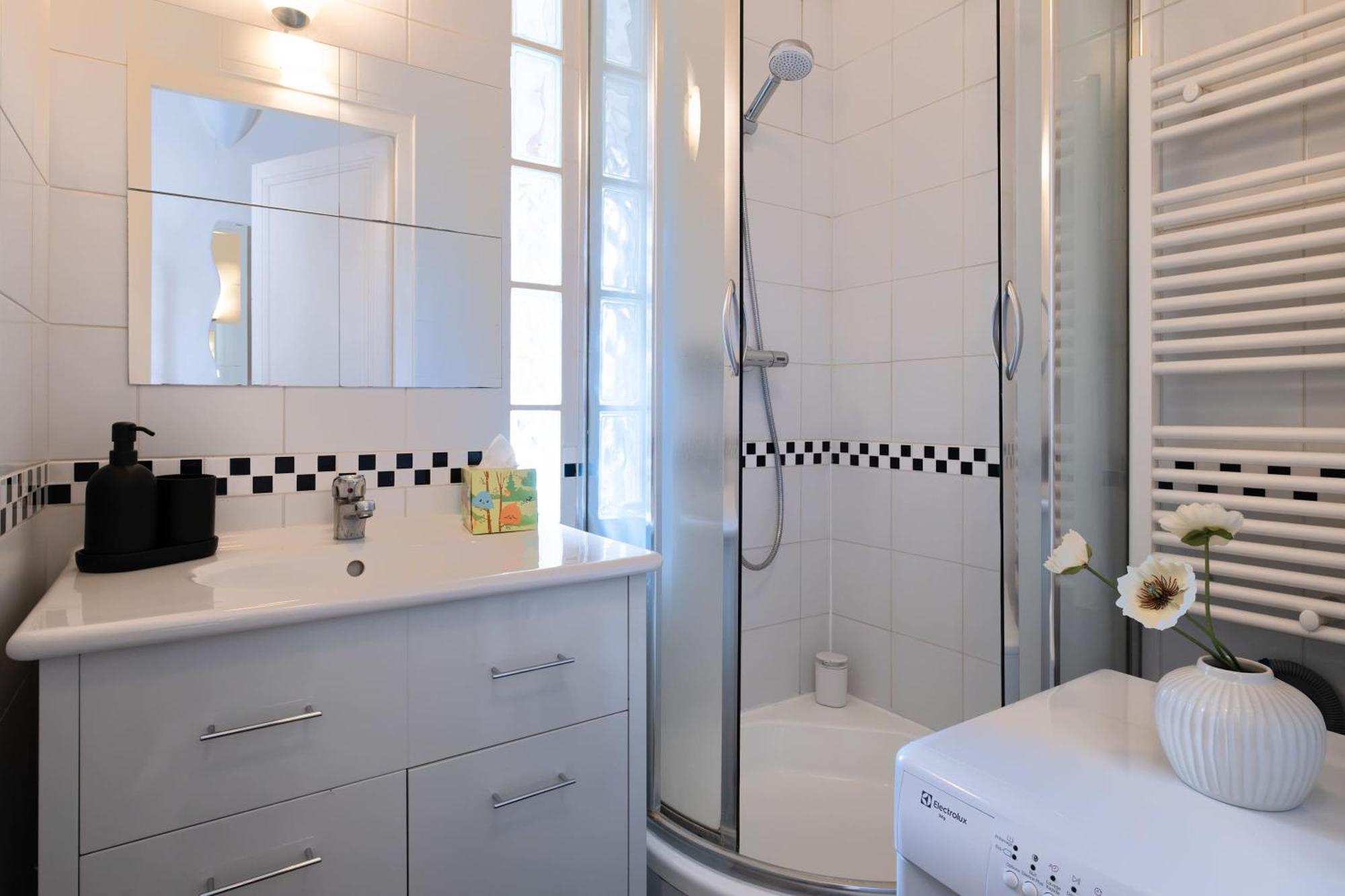 Cozy Near Latin Quarter Apartment